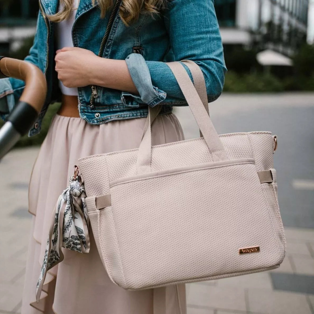 Mamos rankinė BabyOno CARMEN Beige