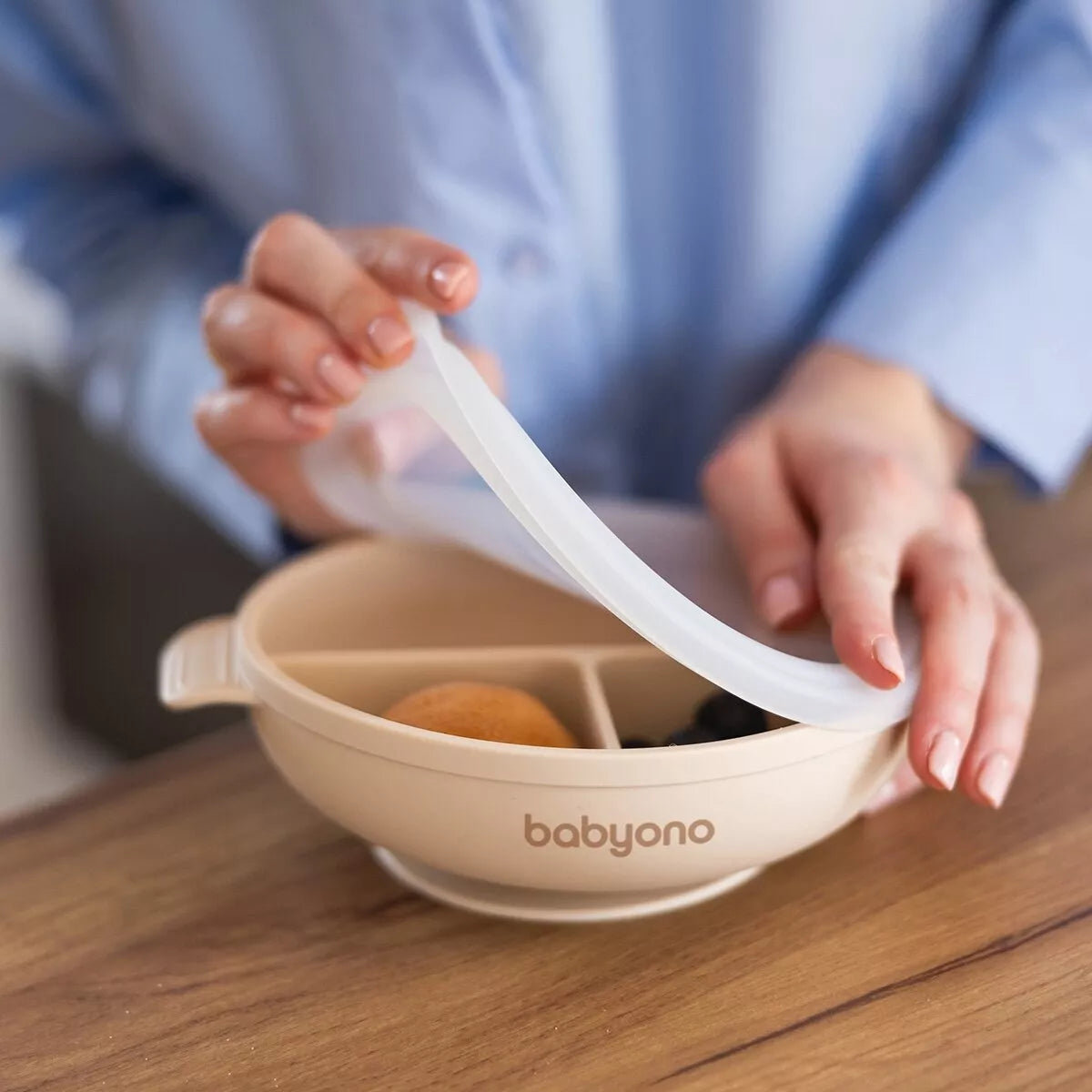 Silikoninė lėkštė su siurbtuku, dangteliu ir skyriais BabyOno 1661/03